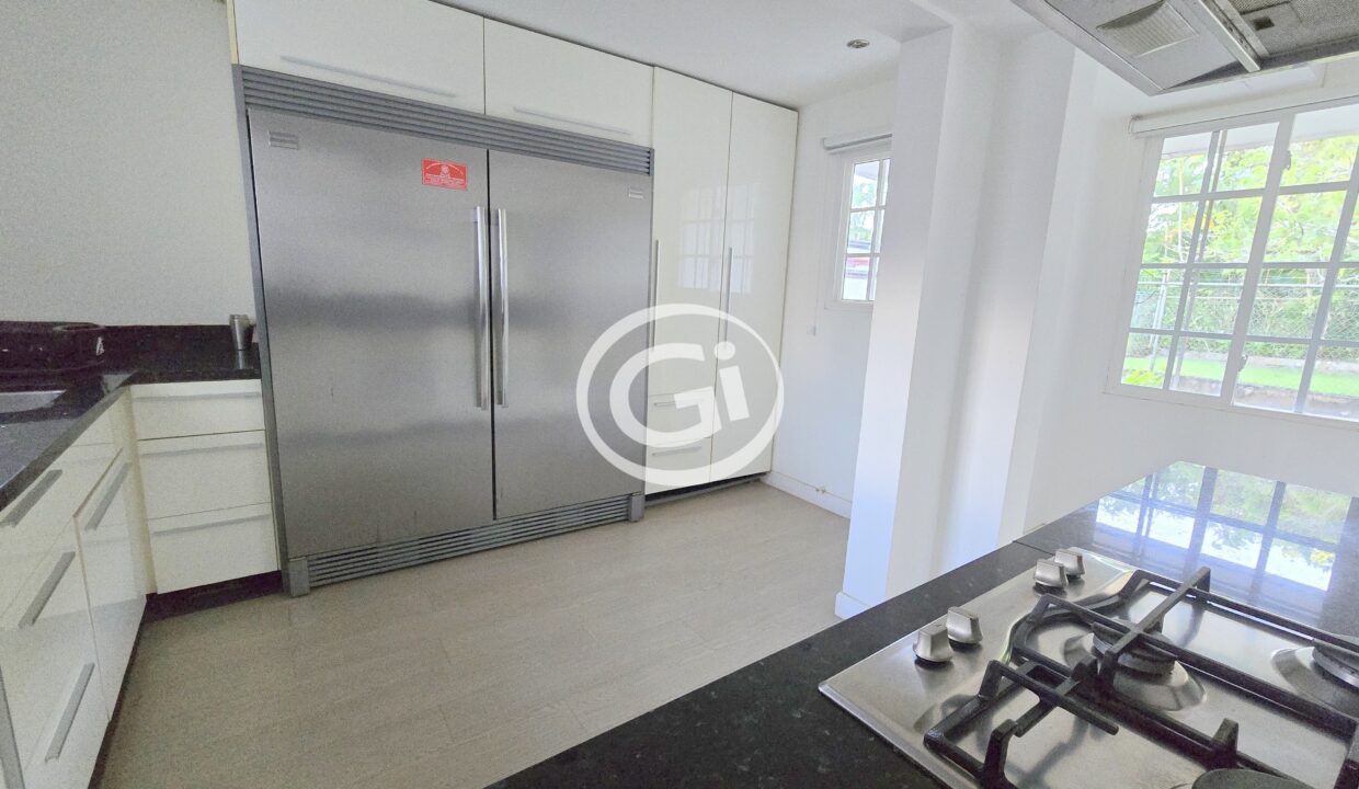 10. Cocina. Remate Bancario Casa Albrook