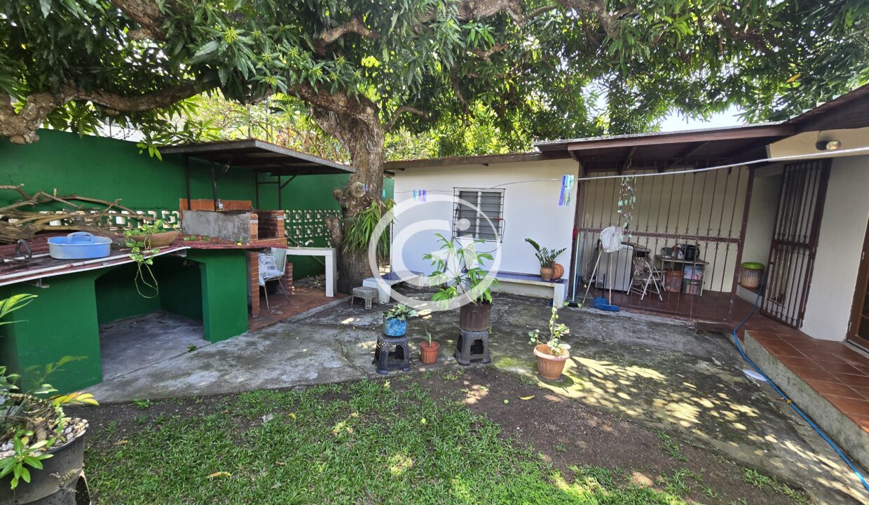 11. Patio (9)