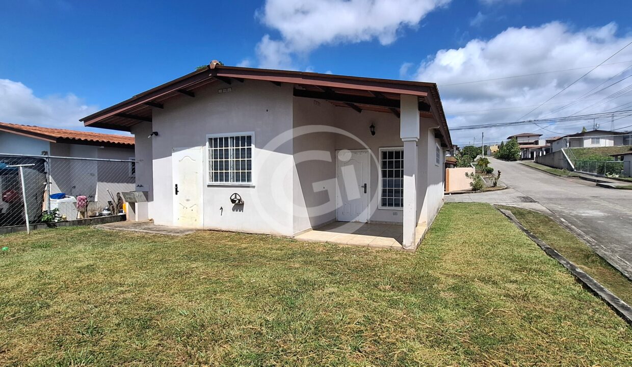 12- Patio Traseo Casa en Venta Brisas del Golf Arraiján