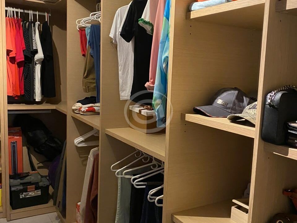12. walk in closet Venta apartamento los delfines