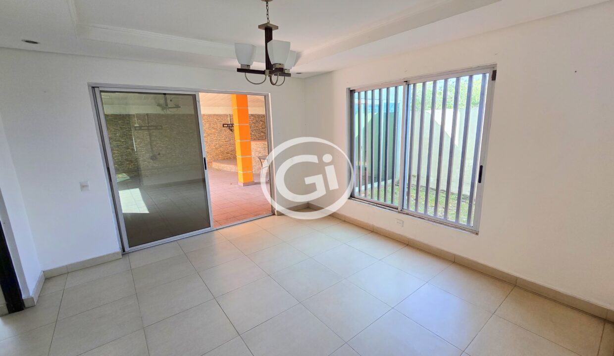 13. Sala Familiar. Remate Bancario Casa Dorado Village