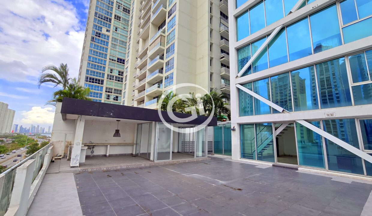 14. Terraza. Remate Bancario Loft Four 41 Punta Pacifica