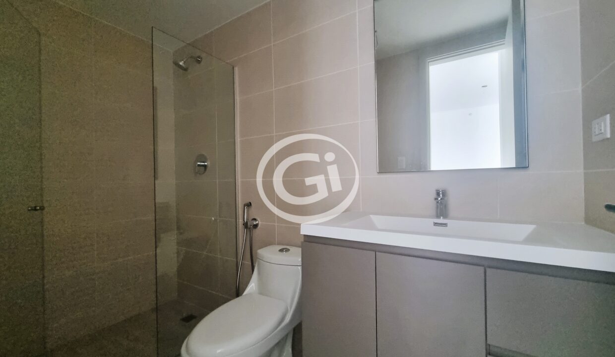 15. Baño secundario