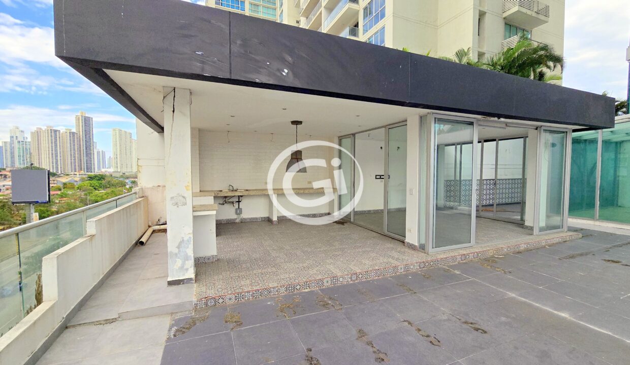 15. Terraza. Remate Bancario Loft Four 41 Punta Pacifica