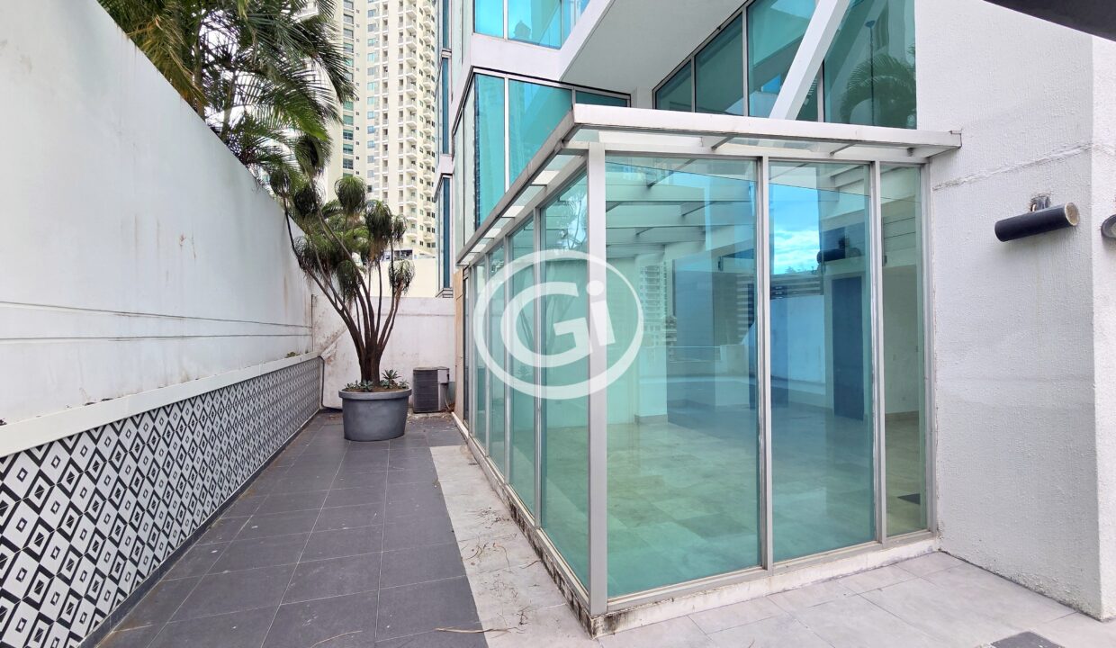 16. Terraza. Remate Bancario Loft Four 41 Punta Pacifica