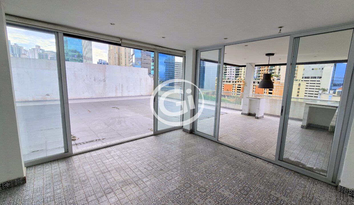 17. Terraza. Remate Bancario Loft Four 41 Punta Pacifica