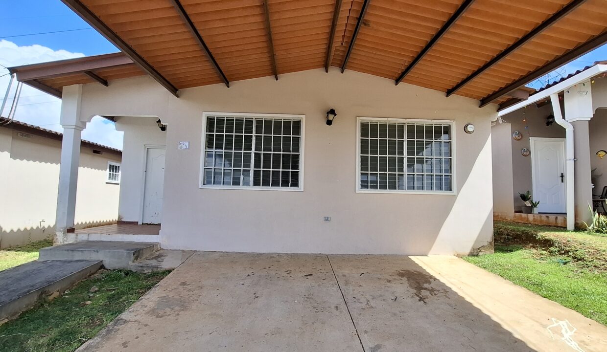 2- Estacionamiento Casa Brisas del Golf Arraiján
