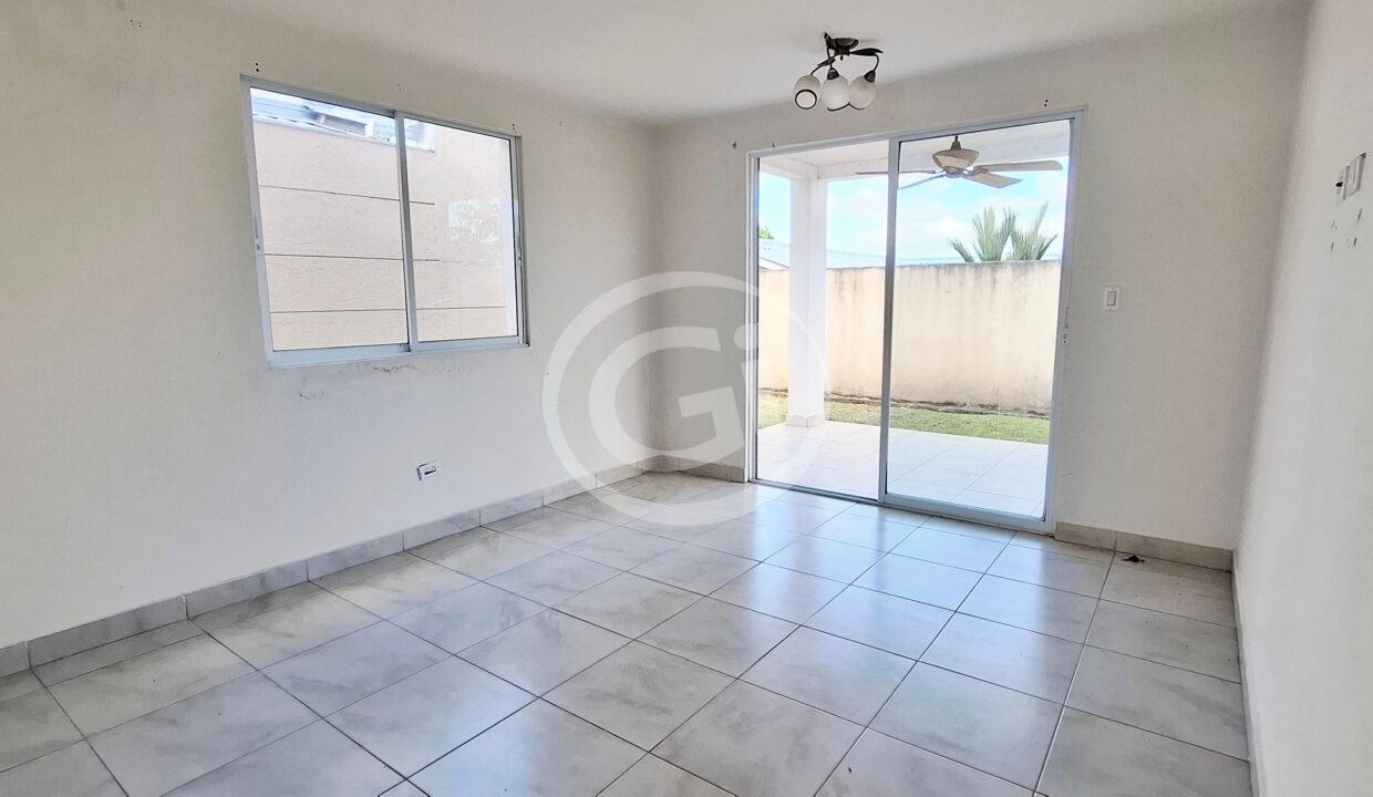 2 - Sala Casa en Venta Playa Dorada Las Olas Arraiján