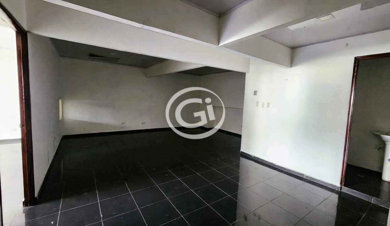 2. Area comun Alquiler oficina plaza vendo. 2
