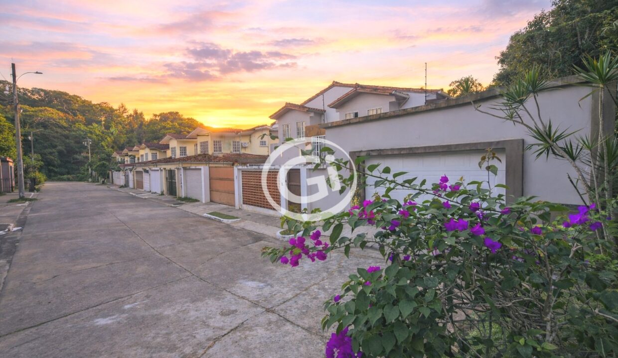 2. Fachada. Remate Bancario Casa Albrook
