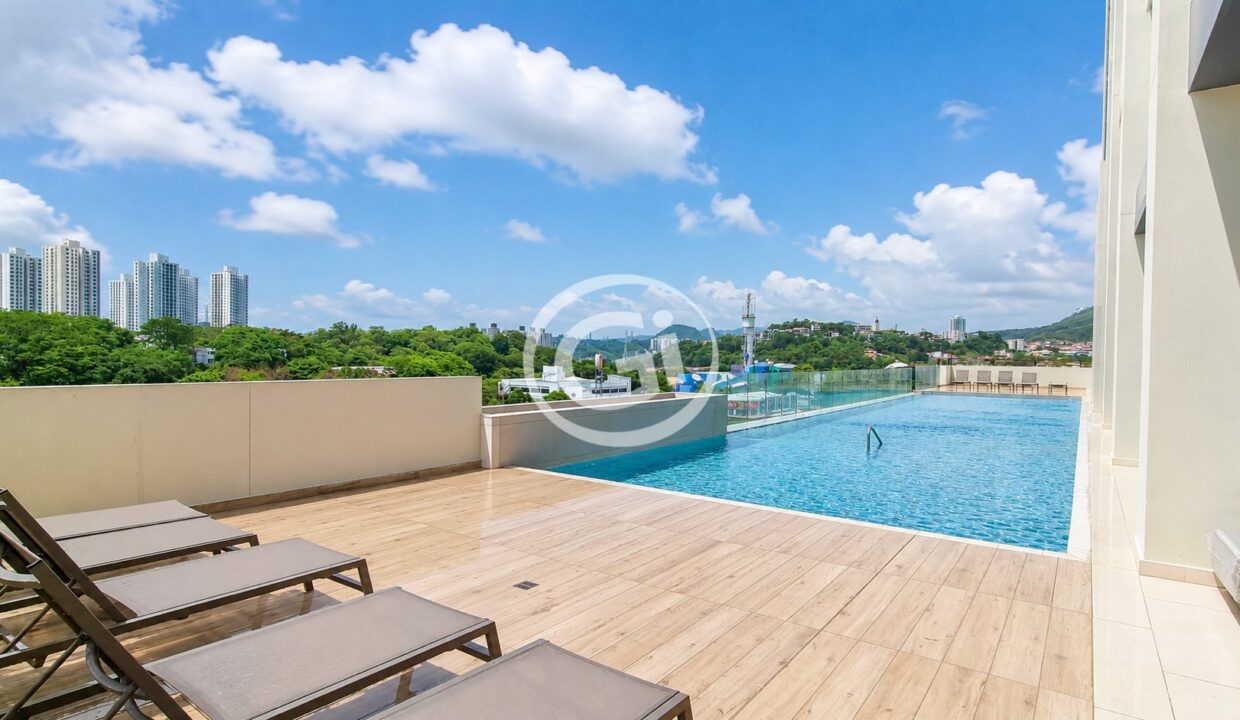 22. Piscina