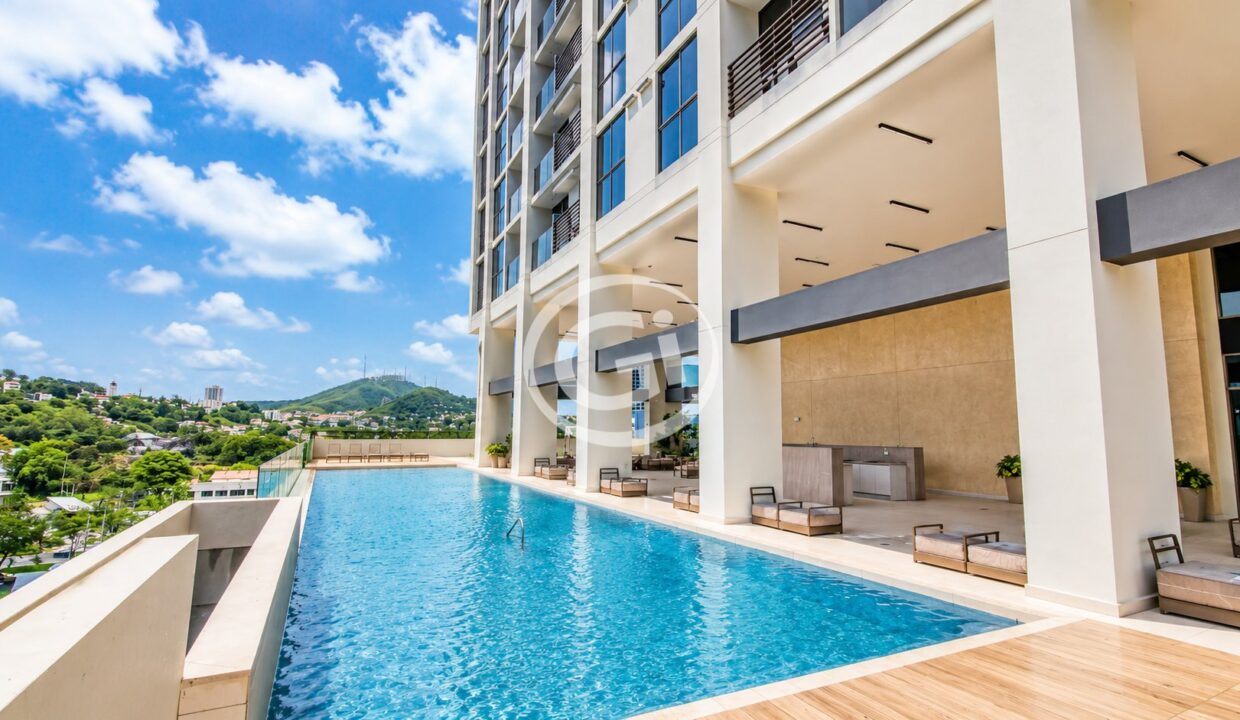 23. Piscina