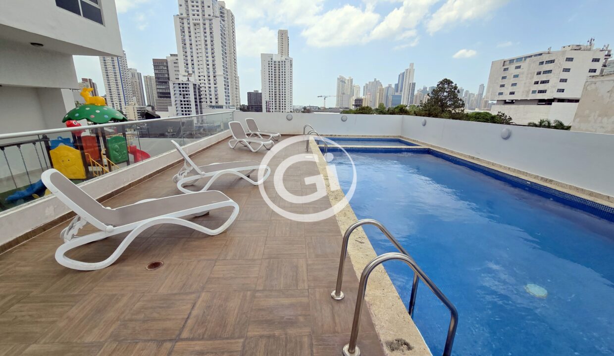 23. Piscina (2)