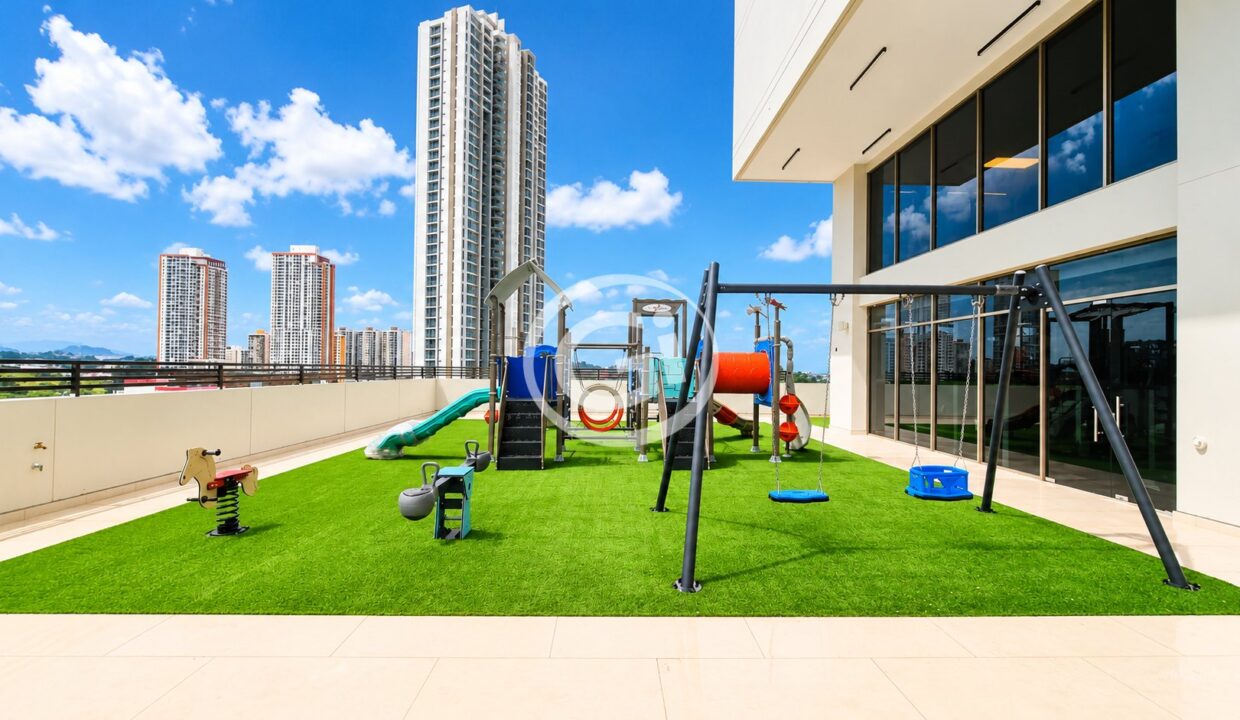 24. Parque infantil al aire libre
