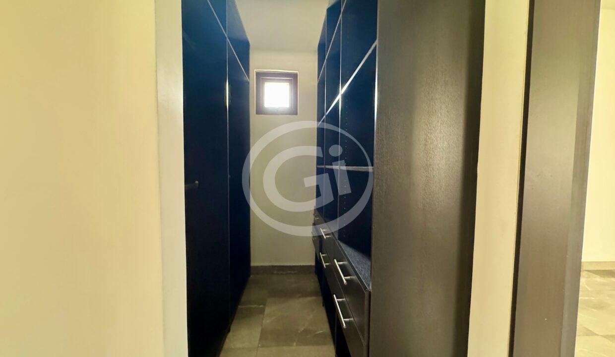 24. Walk in closet Casa venta Sunset Coast Costa Sur