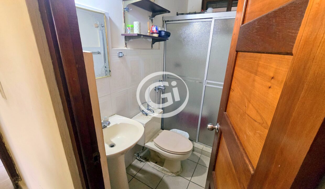25. Baño Compartido (1)