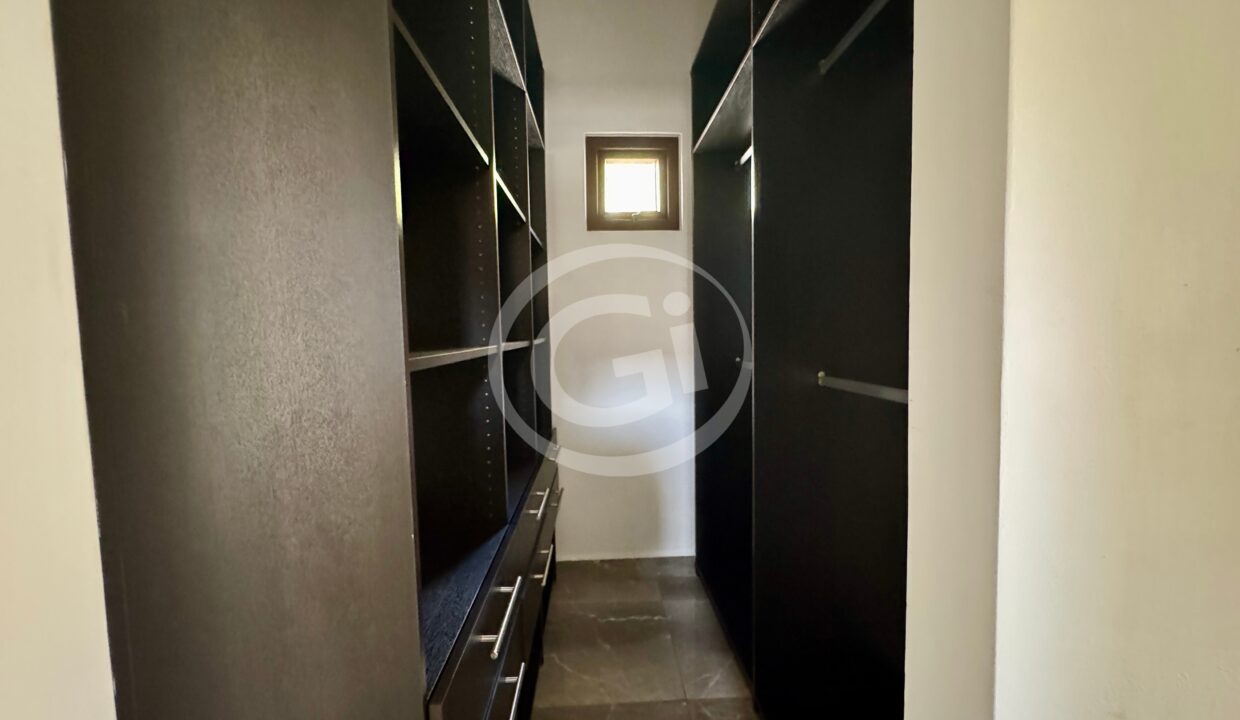 25. Walk in closet Casa venta Sunset Coast Costa Sur
