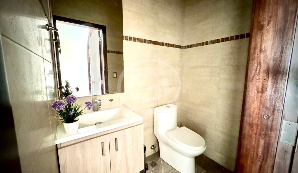 27. Baño de visita Casa venta Sunset Coast Costa Sur