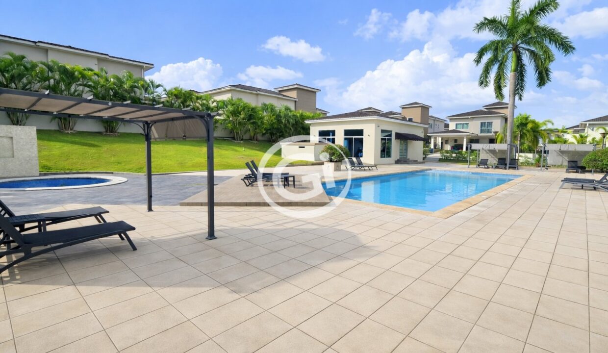29. Area Social. Remate Bancario Casa Dorado Village)