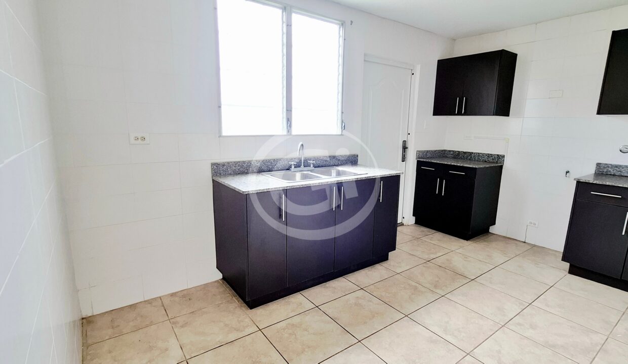 3- Cocina Casa en Venta Brisas del Golf Arraiján