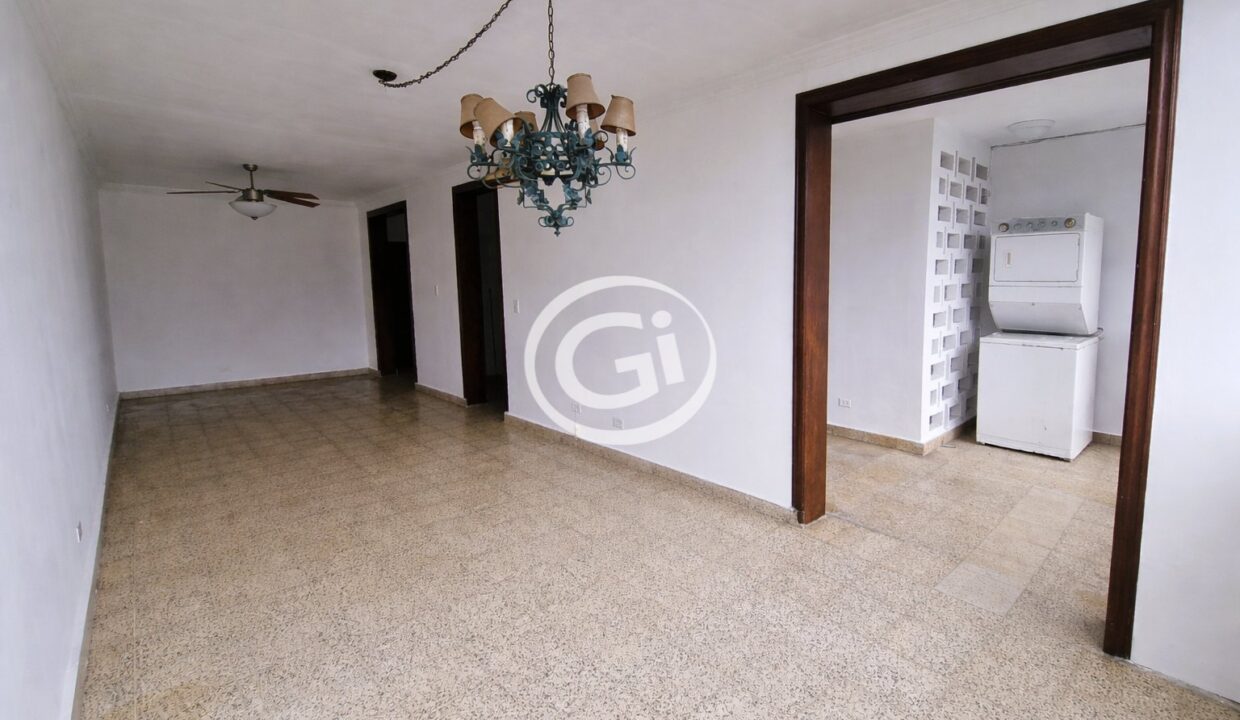 3. Sala Principal y cuarto de lavado Venta Bahia Azul