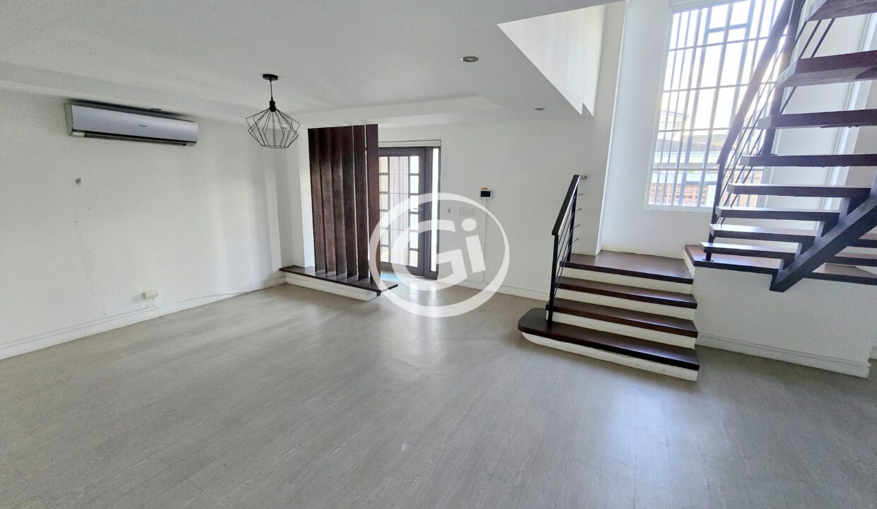 3. Sala. Remate Bancario Casa Albrook