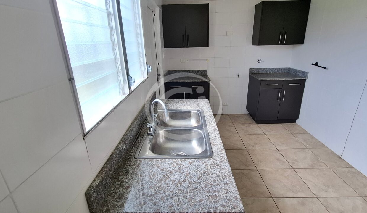 4- Cocina Casa en Venta Brisas del Golf Arraiján
