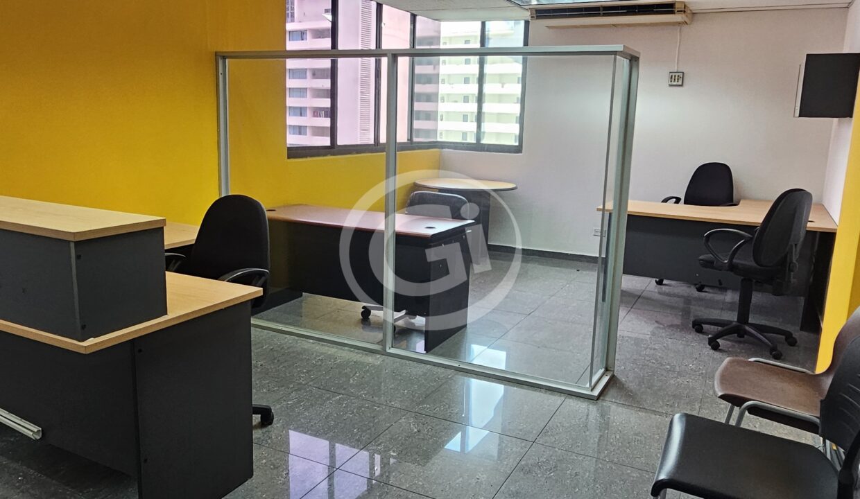 4. Oficina con divisiones. Oficina IBC Venta