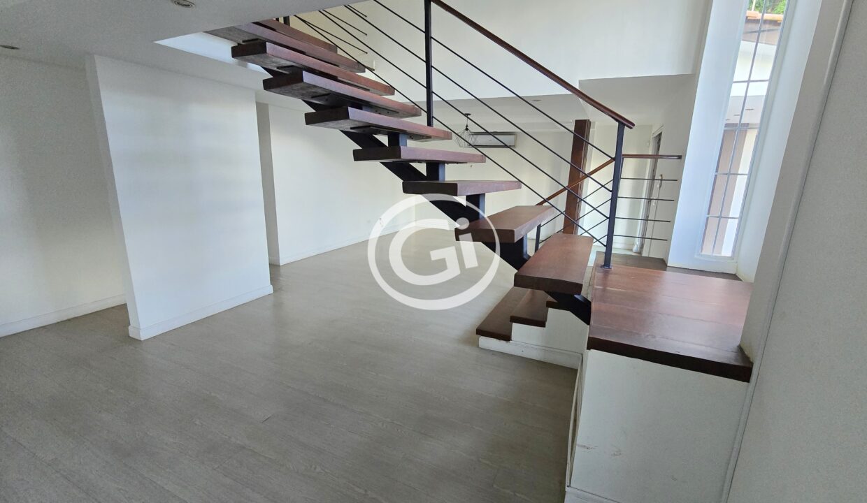 4. Sala. Remate Bancario Casa Albrook