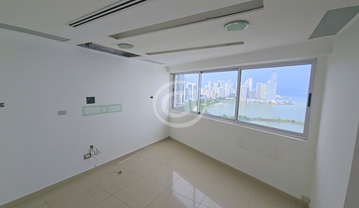 4. Sala. Venta Apartamento Marina Terrace Av Balboa Remate Bancario