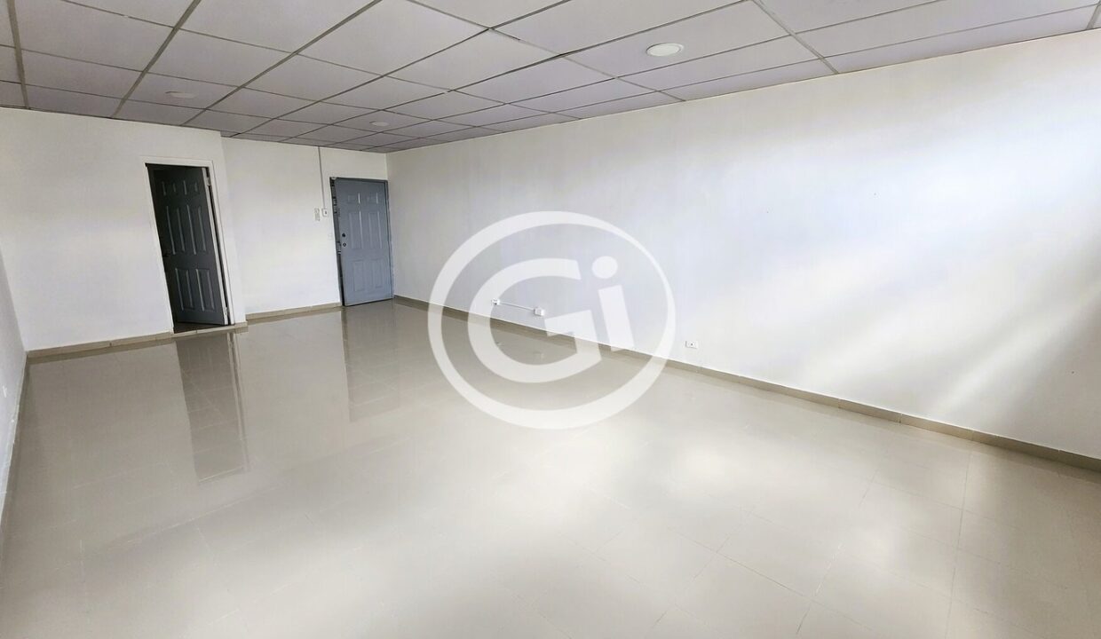 5. Oficina angulo izquierdo Alquiler oficina plaza vendo