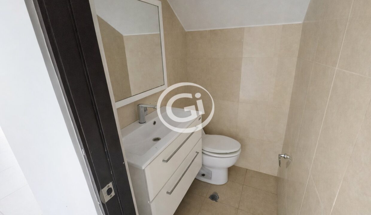 6. Baño Visitas. Remate Bancario Casa Dorado Village - copia