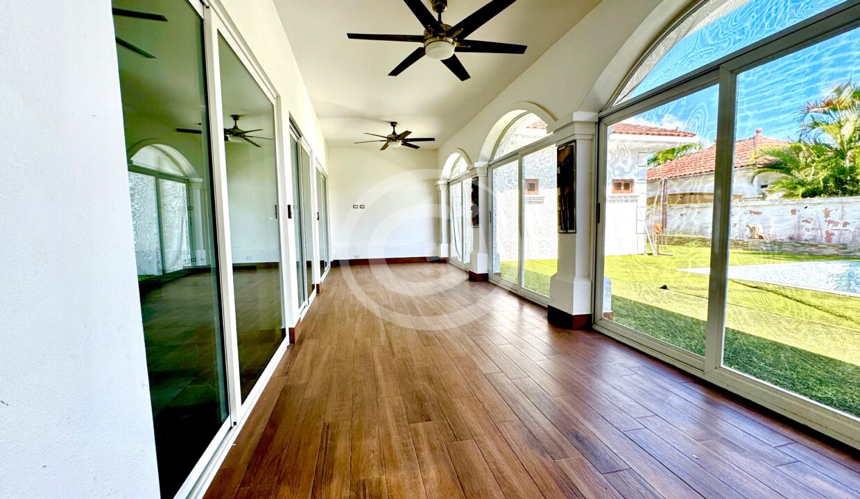 6. Terraza Casa venta Sunset Coast Costa Sur
