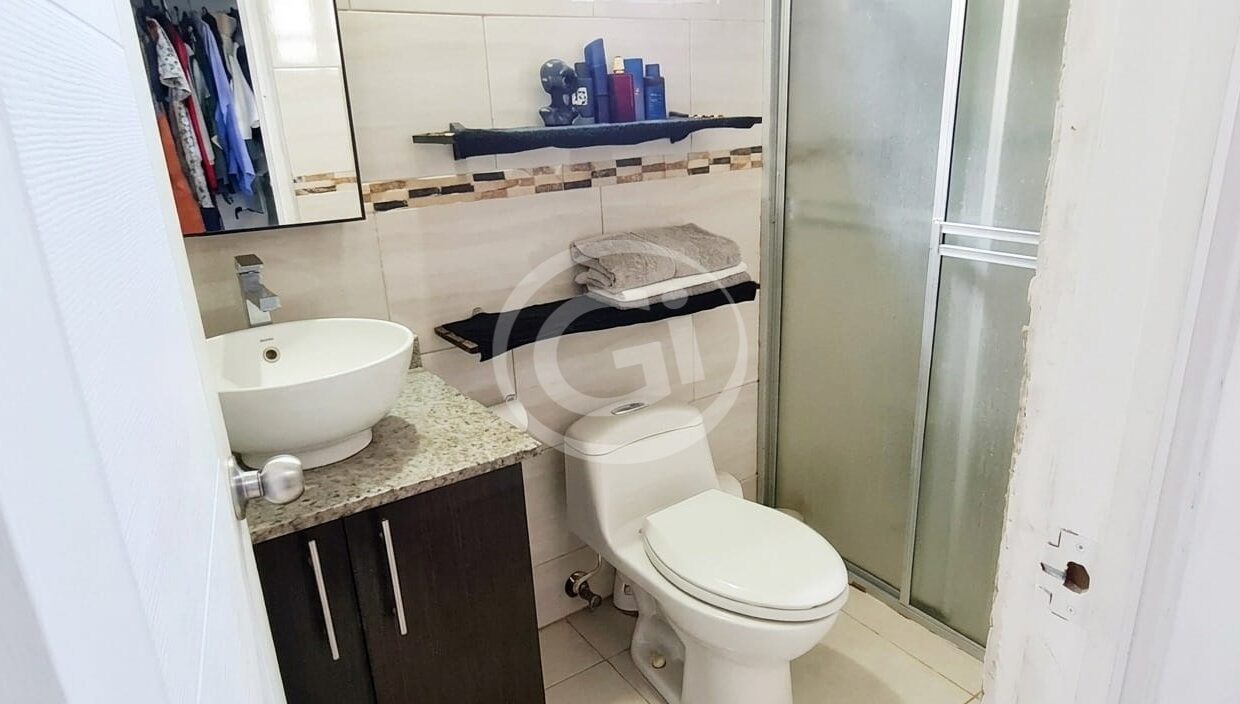 7- Baño Habitación Principal Casa en venta Vista Verde Arraiján