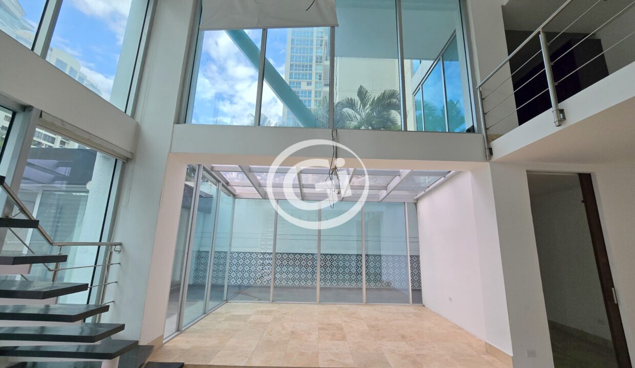 7. Sala-Comedor. Remate Bancario Loft Four 41 Punta Pacifica