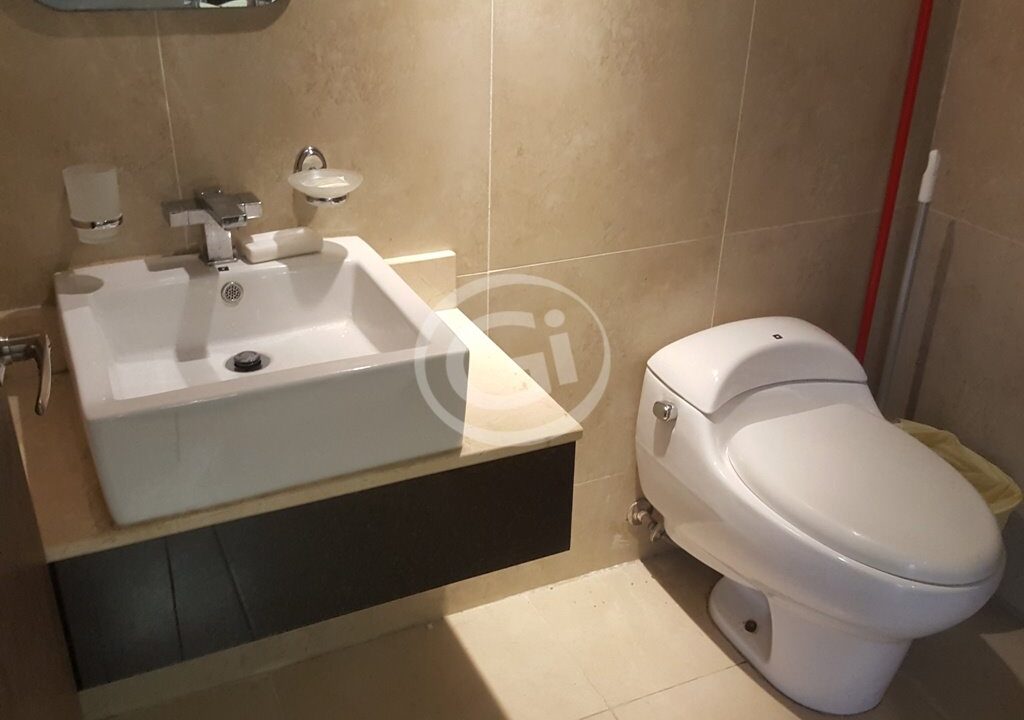 8. Oficina Denovo baño