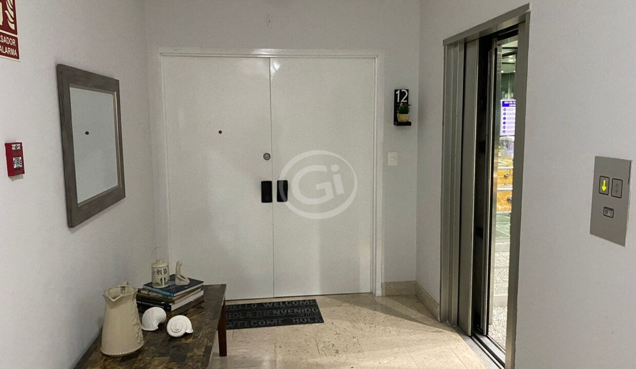 8. entrada Venta apartamento los delfines