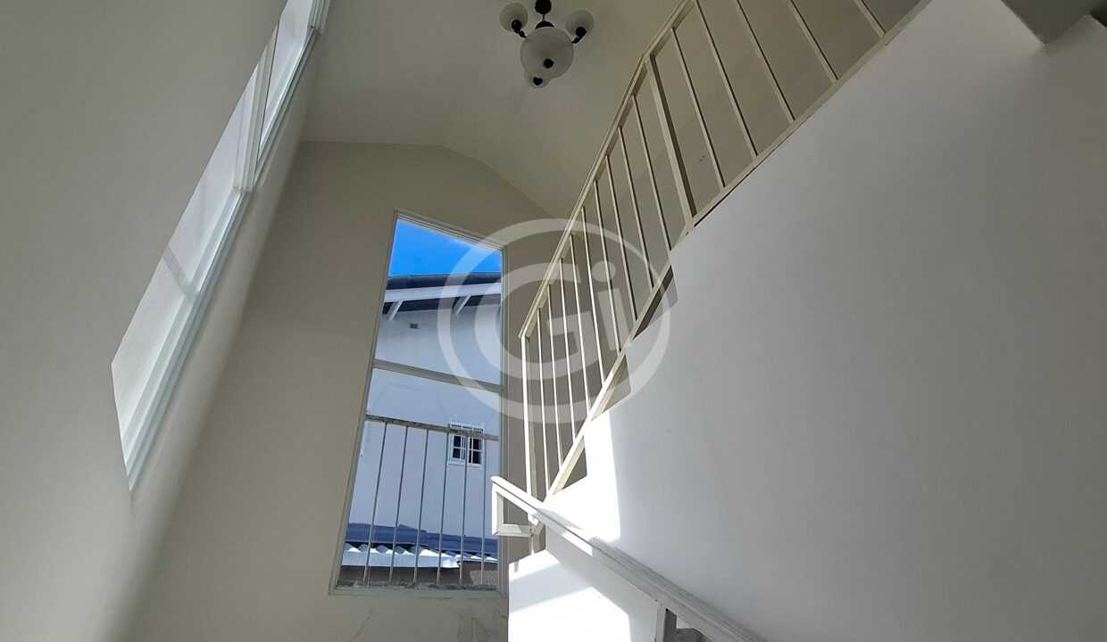 9 - Escalera Casa en Venta Playa Dorada Las Olas Arraiján