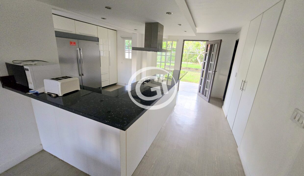 9. Cocina. Remate Bancario Casa Albrook)