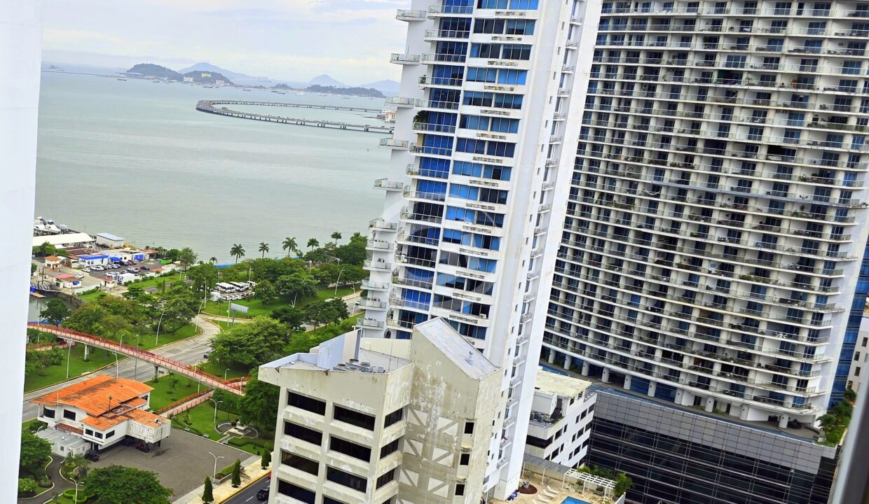 9. Vistas. Venta Apartamento Marina Terrace Av Balboa Remate Bancario