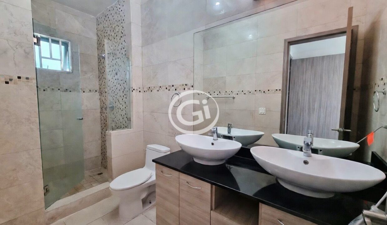11. Baño principal Venta Grand Towerw