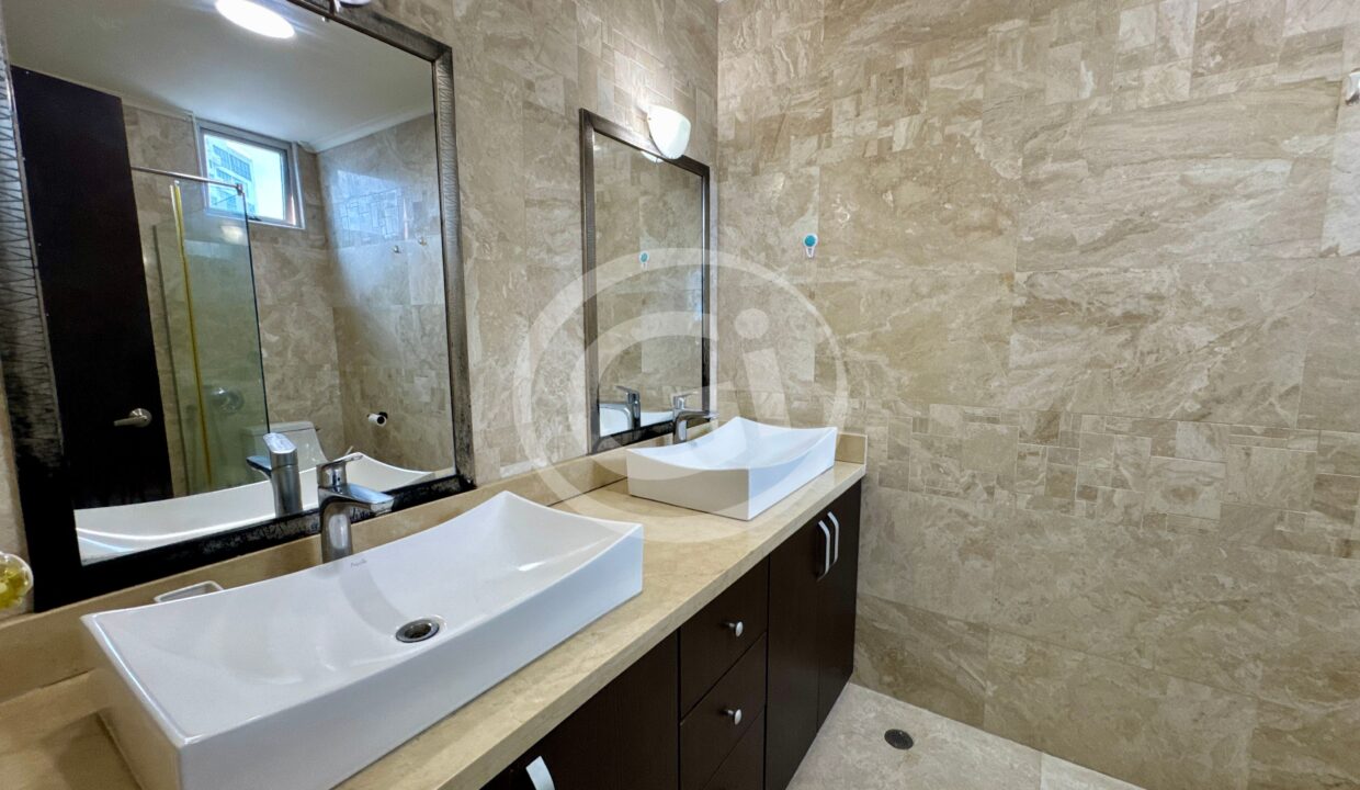 14. Baño venta apartamento Waterfalls San Francisco