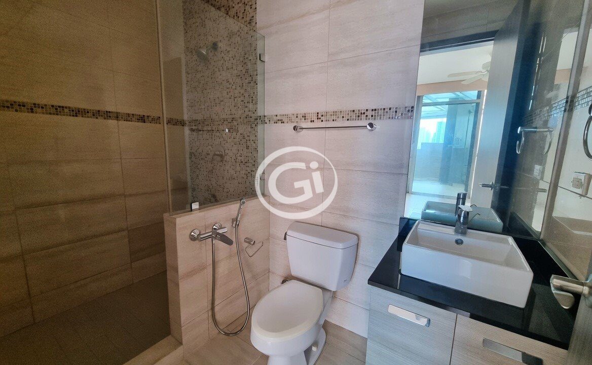 15. Baño secundario Venta Grand Towerw