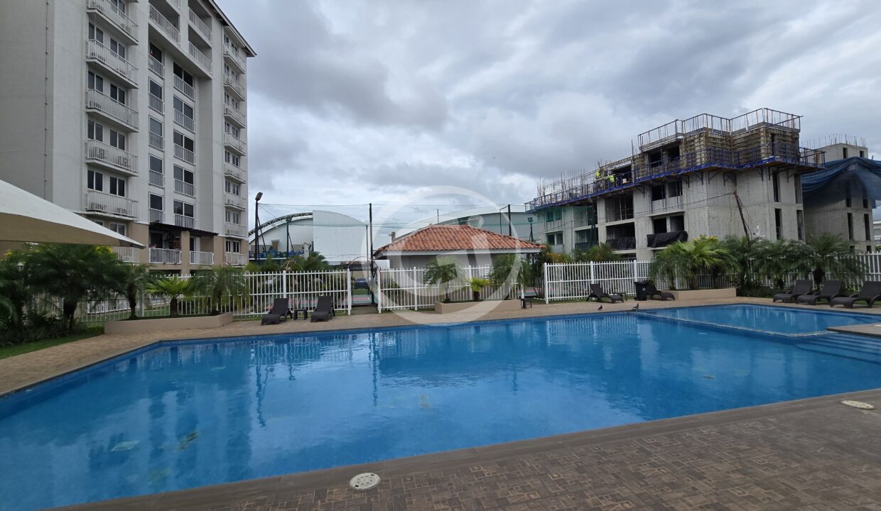 16. Torres de Versalles. Venta. Proyecto. Piscina