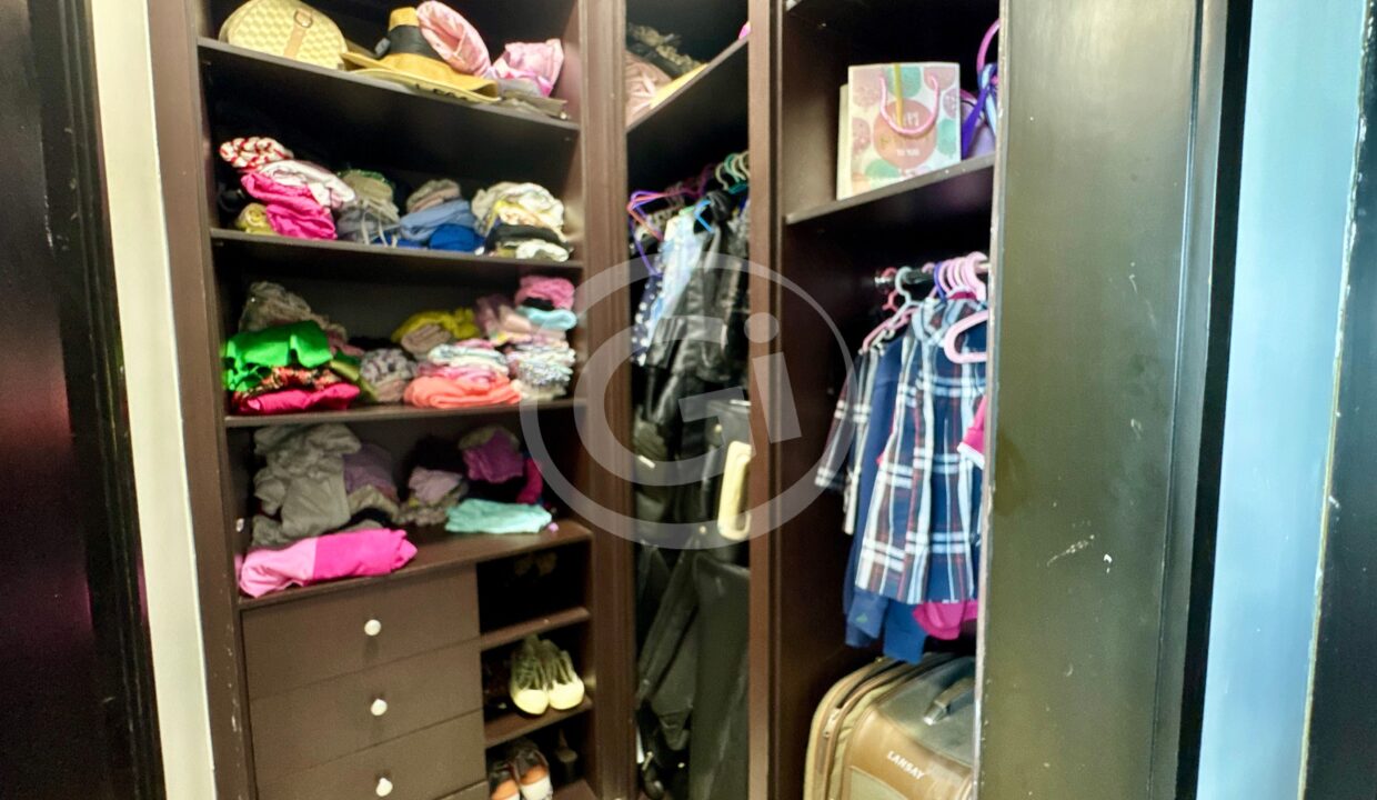 18. Walk in closet venta apartamento Waterfalls San Francisco