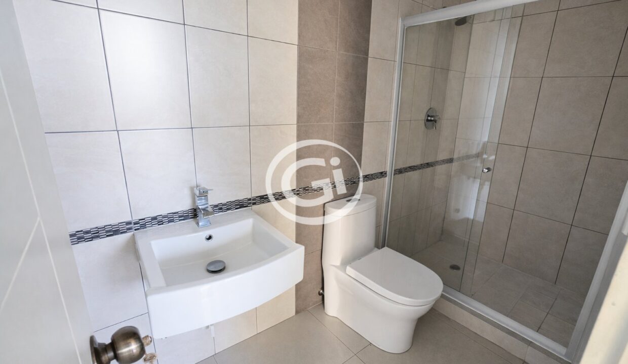 27. Baño Compartido. PH Astotia El Cangrejo. Remate Bancario