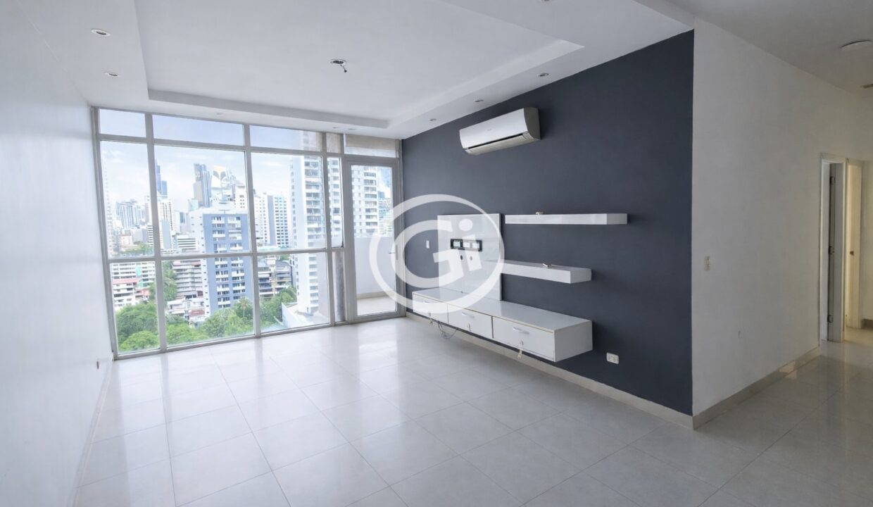 5. Sala-Comedor. PH Astotia El Cangrejo. Remate Bancario