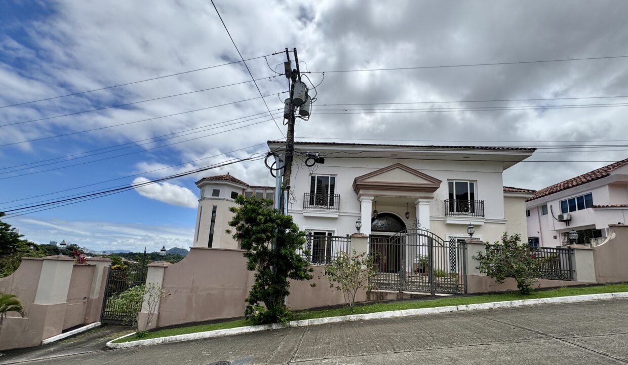 1. Fachada Venta Casa Dos Mares