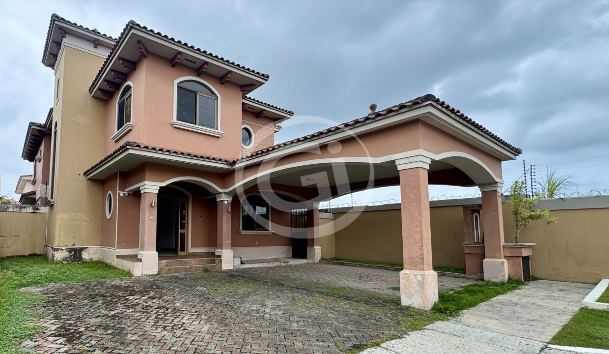 1. Fachada Venta Casa El Doral Costa Sur