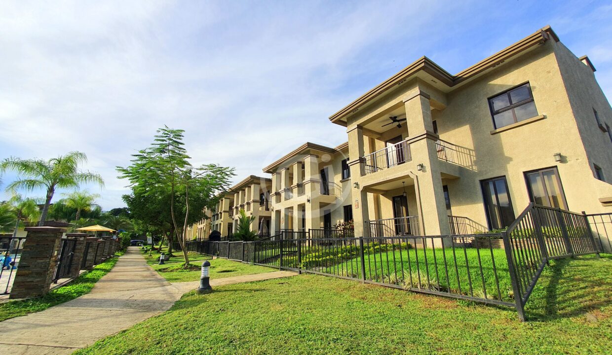 1. Fachada. Embassy Club TownHome. Clayton Panamá